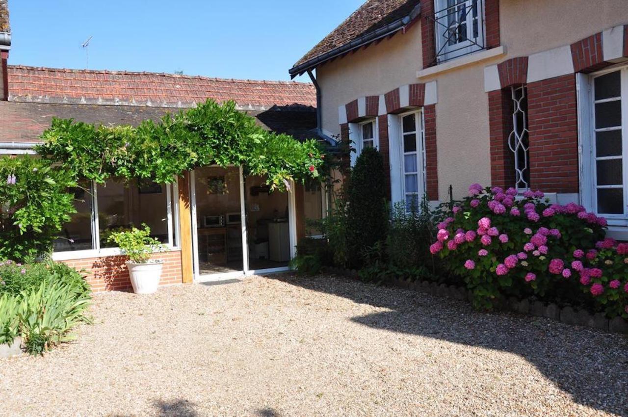 La Petite Tuilerie Hotel Villefranche-sur-Cher Bagian luar foto
